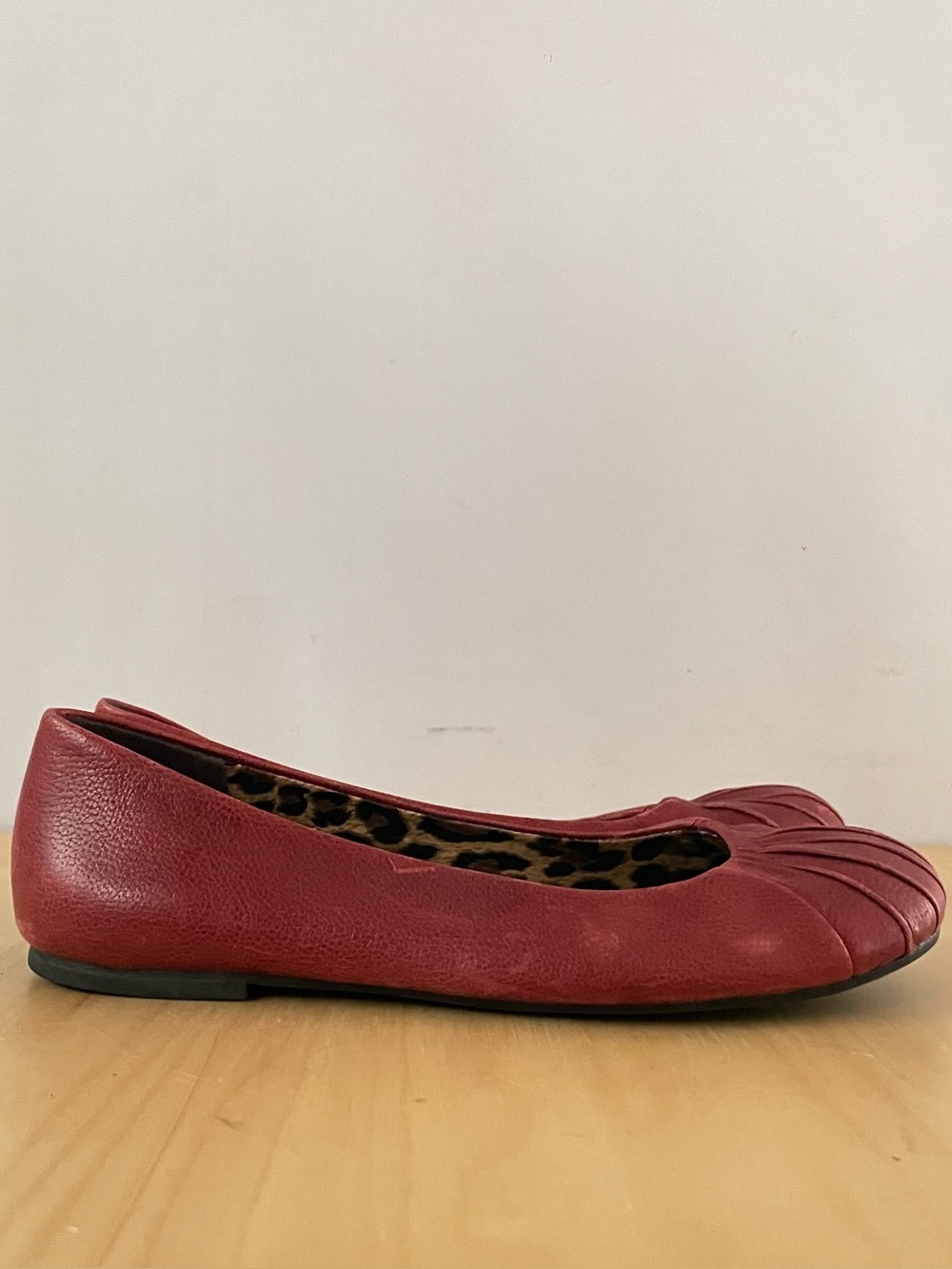 Arnold Churgin red leather pleated-toe ballet flats | US 6M